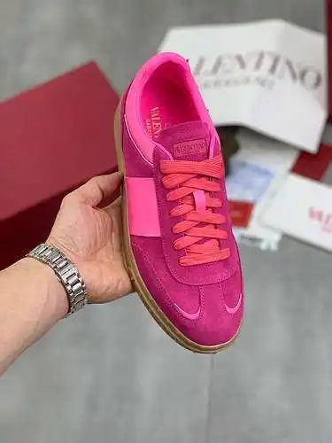 Modelo de pareja Valentino código: 0113C20 Talla: mujer 35-41 hombre 39-46 (mujer 41, hombre 45.56 p