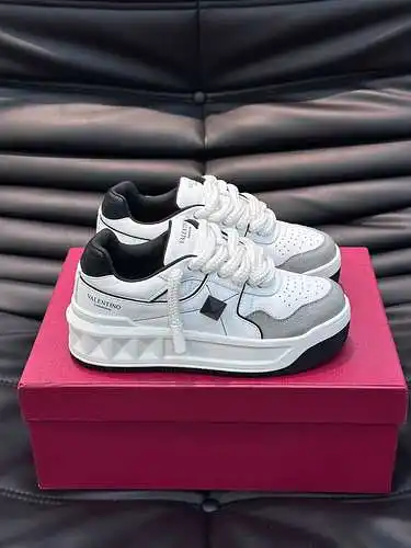 Zapatos de hombre Valentino Código: 0109B80 Talla: 38-44 (45 está hecho a medida y no se puede devol