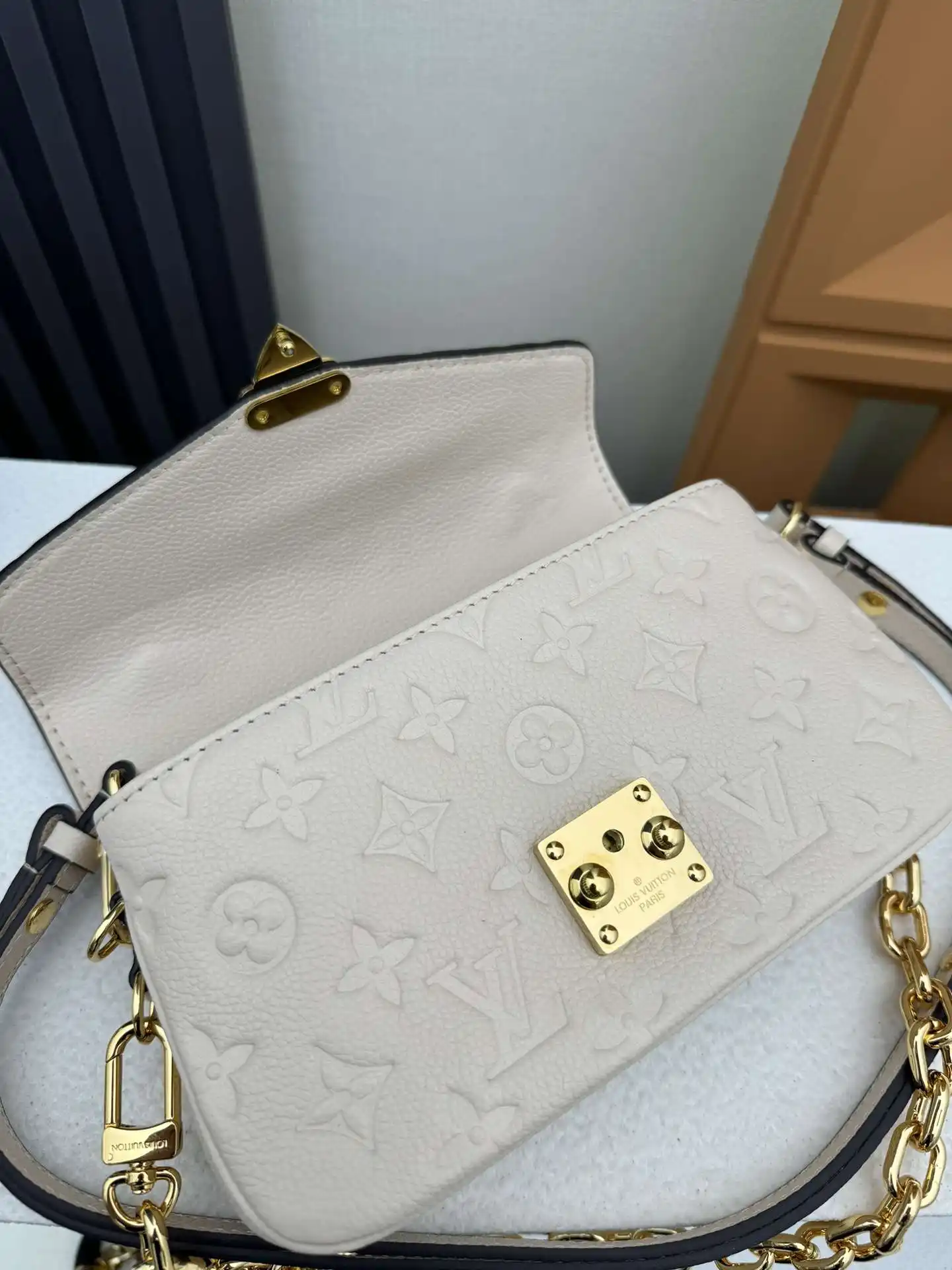 EE005050 (2).webp