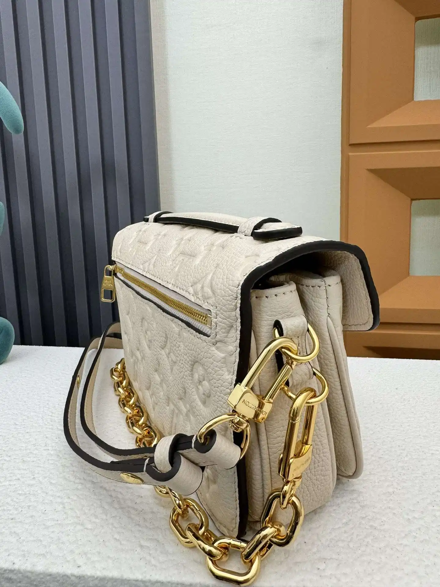 EE005050 (4).webp