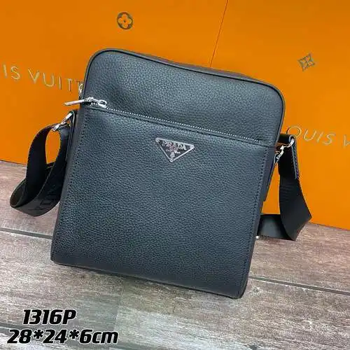 Bolso bandolera PRA@DA para hombre, elaborado en piel vacuna original importada, alta calidad, entre