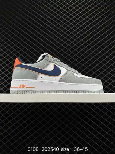 2. Nike Air Force Low 7 a nivel de empresa. Horma original y cartulina original. Crea una versión Ai
