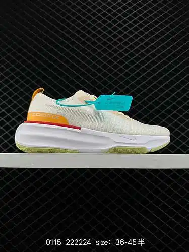 2 zapatillas deportivas funcionales Nike ZOOMX INVINCIBLE RUN FK 3. Las zapatillas para correr están