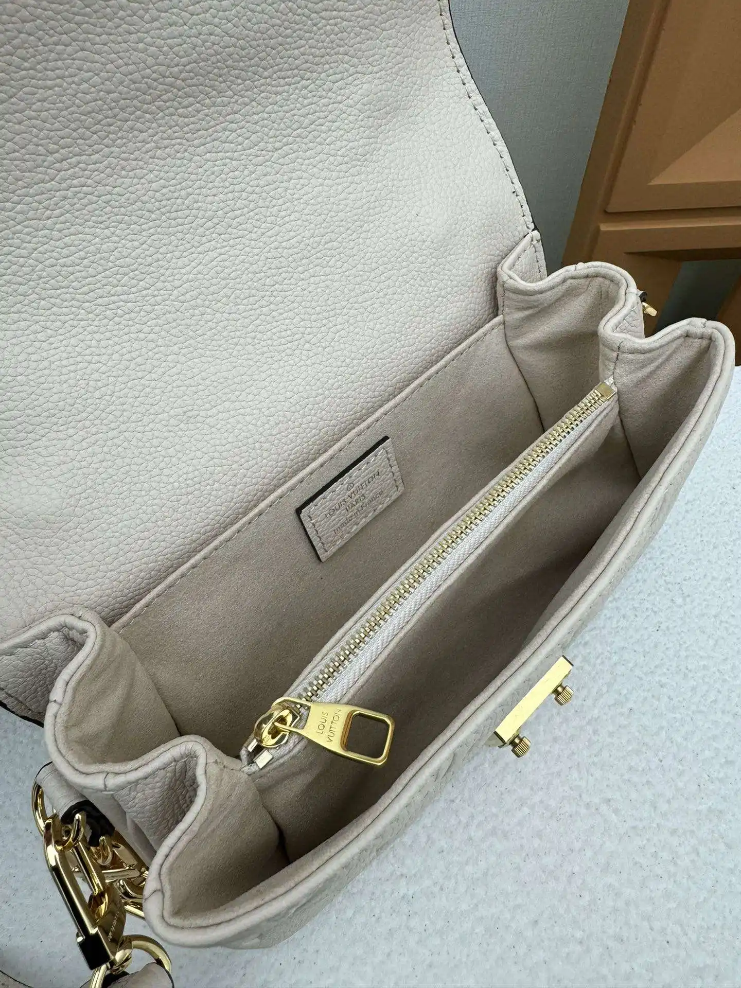 EE005050 (3).webp