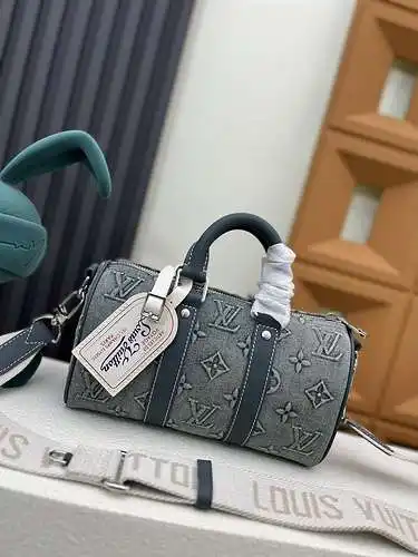 Bolsa tipo almohada Fabricada en cuero original importado de primera calidad Versión réplica de alta
