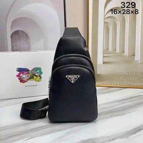 Bolso de pecho PRA@DA para hombre, elaborado en piel vacuna original importada, alta calidad, entreg