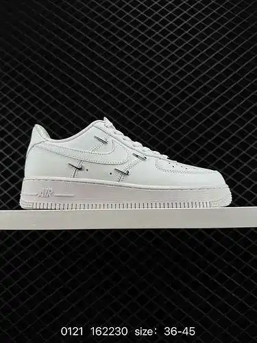 Air Force Low '7 "Totalmente blanco" "Gancho plateado pequeño de marca compartida&quo