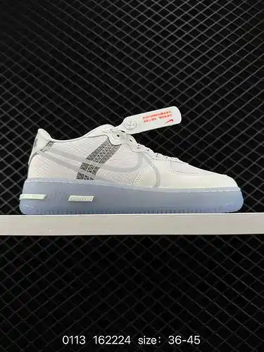 2 Nike Air Force React QS Bone White Ice Blue La plantilla de este zapato incorpora la tecnología Ni