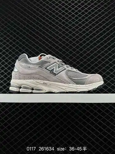 7 New Balance 22R hereda la tecnología clásica del momento de su lanzamiento, utilizando una entresu