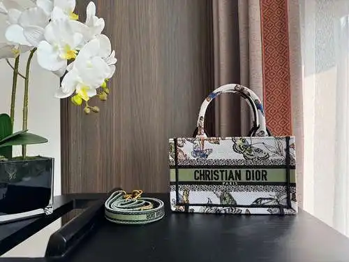 El bolso de D está hecho de cuero original importado de primera calidad, versión réplica de alta gam