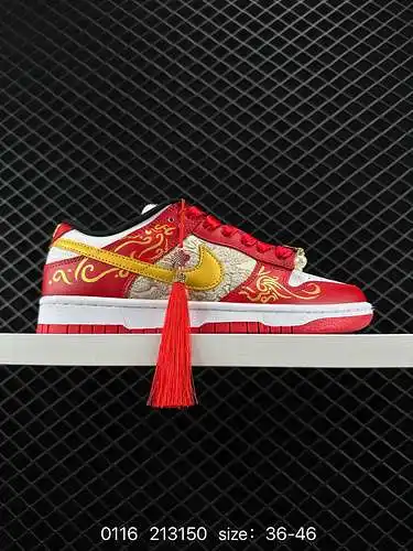 2 zapatillas Nike Nike Dunk Low Retro, zapatillas retro deconstruidas con cordones. Como zapatilla d