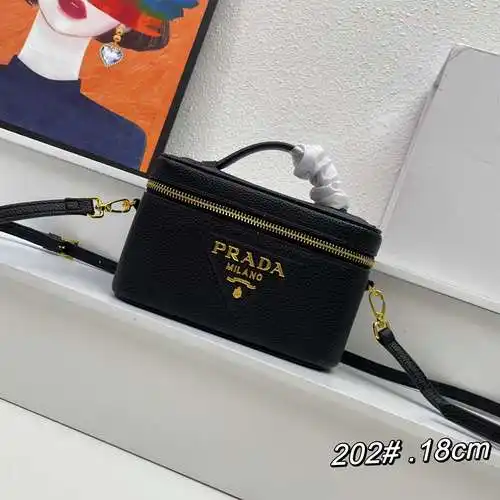 Bolsa caja PRA@DA fabricada en piel de vacuno original importada, alta calidad, entrega en bolsa de 