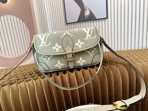El bolso bandolera de LL está hecho de piel de vaca original importada, calidad de alta gama, factur