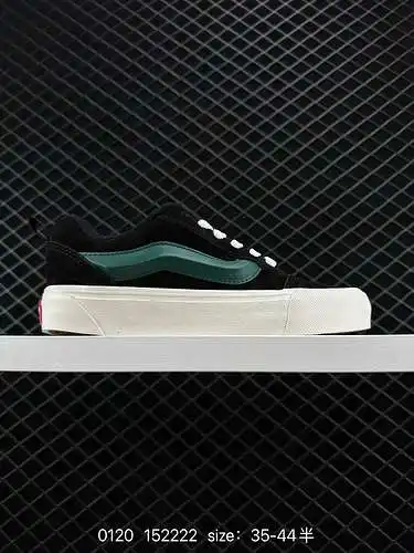 Los nuevos materiales de combinación de colores están hechos de cerdos reales. Zapatillas de pan Van
