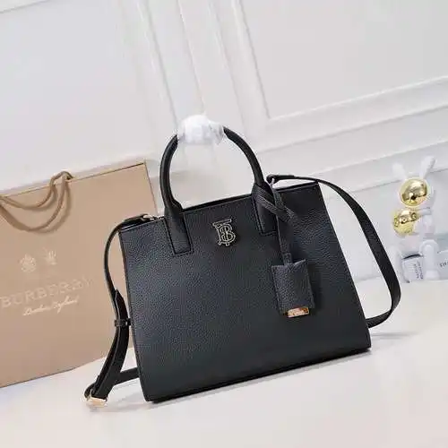 El bolso Ba@Baoli está hecho de piel de vacuno original importada, alta calidad, entrega en factura 