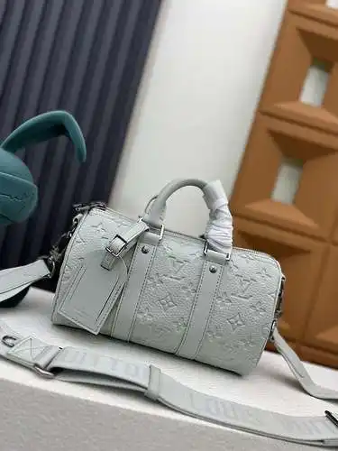 Bolsa tipo almohada Fabricada en cuero original importado de primera calidad Versión réplica de alta