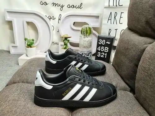 321DADIDAS GAZELLE Zapatillas casual campus de piel con trébol.