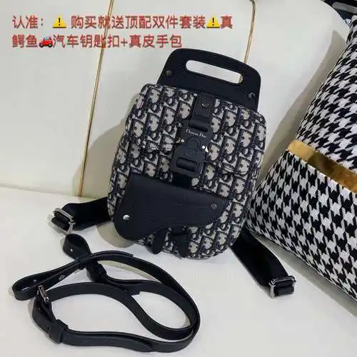 Mini mochila especial D's para hombre, fabricada en cuero original importado de primera calidad, ver