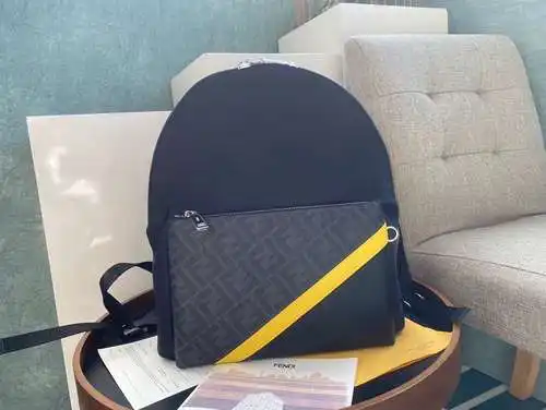 Mochila especial para hombre, fabricada en piel vacuna simple original importada, alta calidad, entr