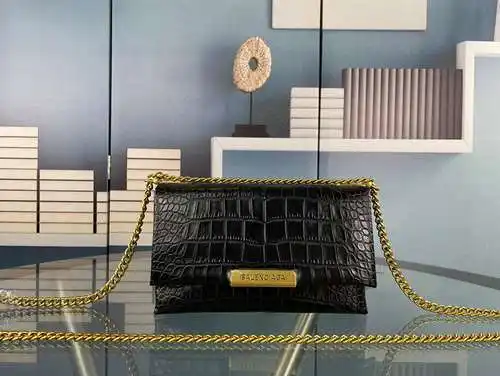 Bolso cadena Paris, elaborado en piel vacuna original importada, alta calidad, entrega en bolsa rega