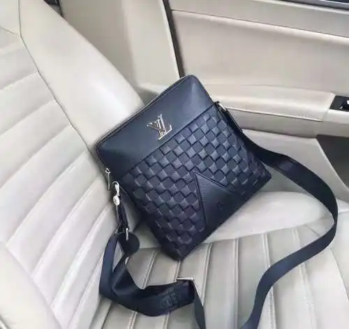 Bolso bandolera para caballero, elaborado en piel vacuna original importada, alta calidad, entrega e