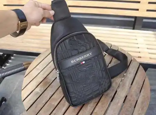 Bolso de pecho para caballero, elaborado en piel vacuna original importada, alta calidad, entrega en