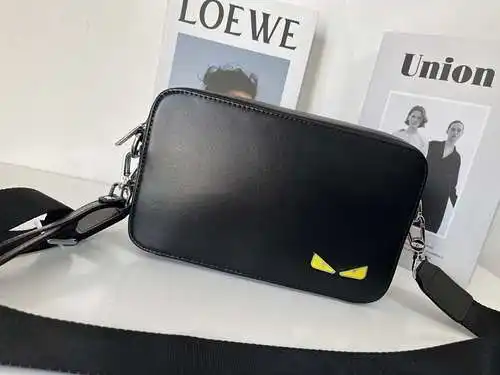 Bolso bandolera para caballero, elaborado en piel vacuna original importada, alta calidad, entrega e