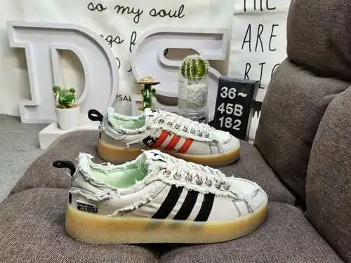En la segunda serie de colaboración entre 182DAdidas Originals y la marca de moda Song for the Mute,