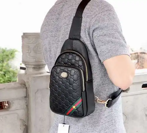 Bolso de pecho para caballero, elaborado en piel vacuna original importada, alta calidad, entrega en