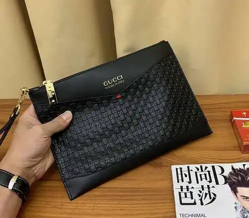Bolso tipo clutch para caballero, elaborado en piel vacuna original importada, alta calidad, entrega