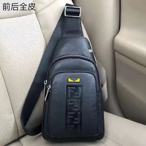Bolso de pecho para caballero, elaborado en piel vacuna original importada, alta calidad, entrega en