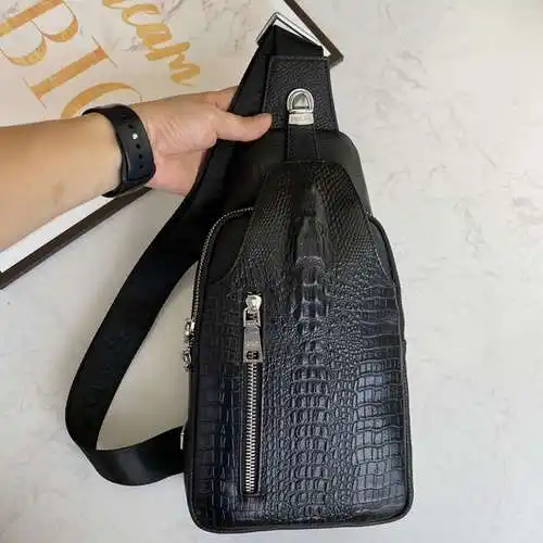 Bolso de pecho para caballero, elaborado en piel vacuna original importada, alta calidad, entrega en