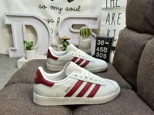 308DADIDAS GAZELLE Zapatillas casual campus de piel con trébol.