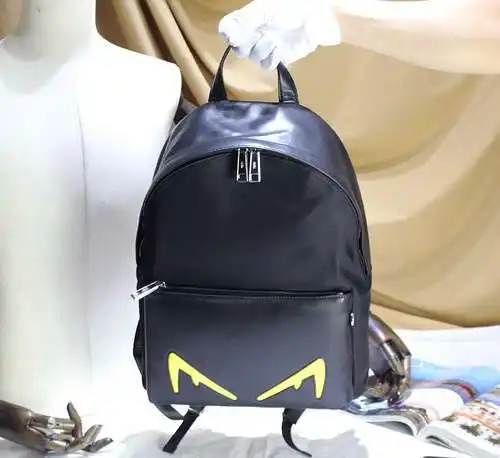 Mochila especial para hombre, fabricada en piel vacuna simple original importada, alta calidad, entr