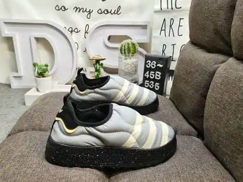 535DAD Zapatos tipo calcetín Puffylette Originals GY1593. La parte superior está hecha de material t