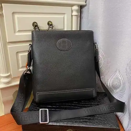 Bolso bandolera para caballero, elaborado en piel vacuna original importada, alta calidad, entrega e
