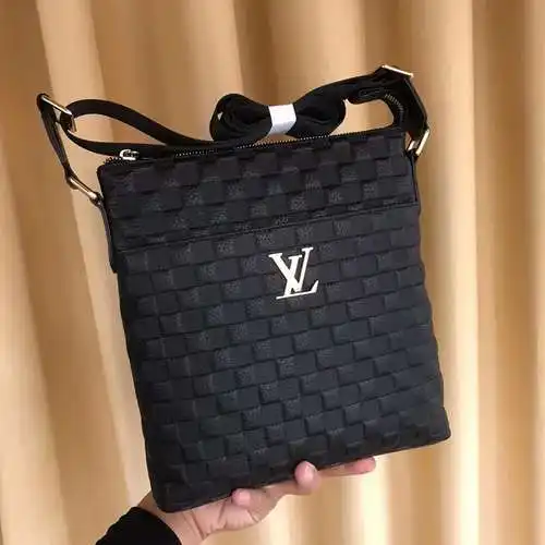 Bolso bandolera para caballero, elaborado en piel vacuna original importada, alta calidad, entrega e
