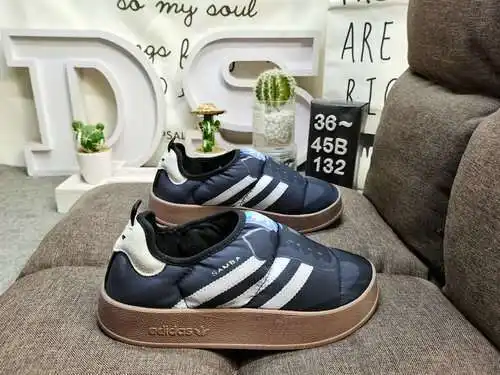 132DAD Zapatos tipo calcetín Puffylette Originals GY1593. La parte superior está hecha de material t