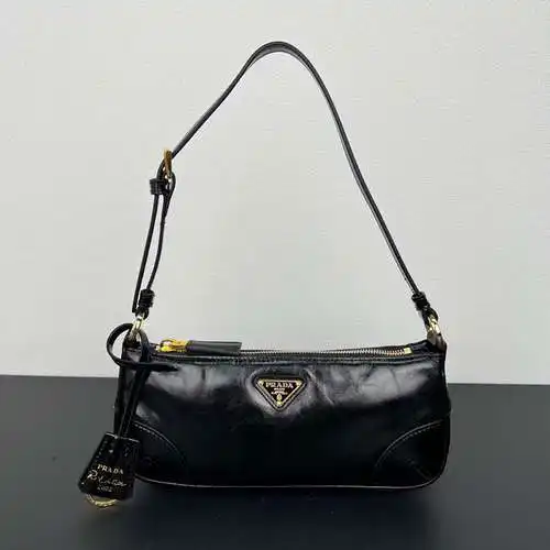 Bolso PRA@DA para axilas fabricado en piel de vacuno original importada, alta calidad, entrega en bo