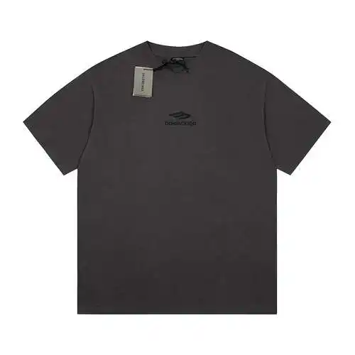 Camiseta BLCG/Balenciaga con logo bordado en la parte delantera y trasera