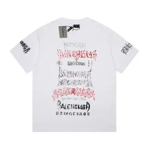 Camiseta con estampado integral de letras sánscritas BLCG/Balenciaga