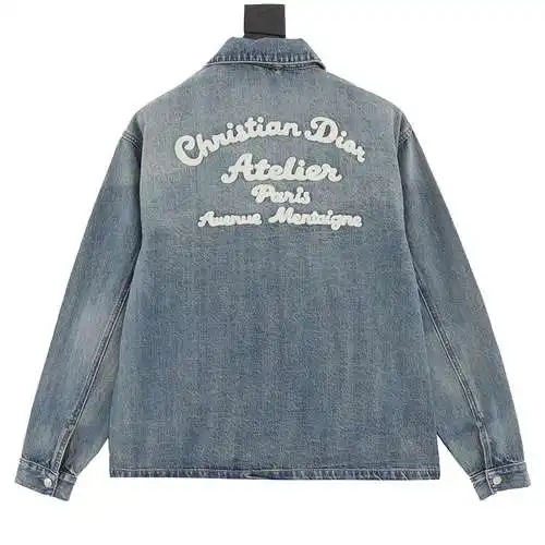 Chaqueta vaquera con cremallera y bordado desgastado y lavado CD
