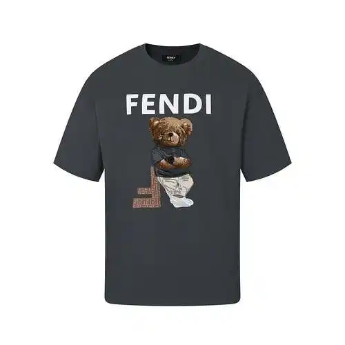 FD Fendi 24ss principios de primavera nueva camiseta versátil de manga corta con oso de toalla placa