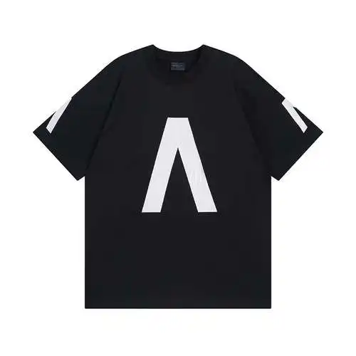 BLCG/Balenciaga colabora con Archive para diseñar conjuntamente camisetas de manga corta