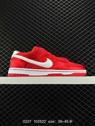 Los genuinos zapatos de skate deportivos casuales de caña baja de la serie Nike SB Dunk Low están he
