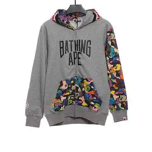 Sudadera con capucha y cremallera con patchwork y grafiti de camuflaje BA*PE