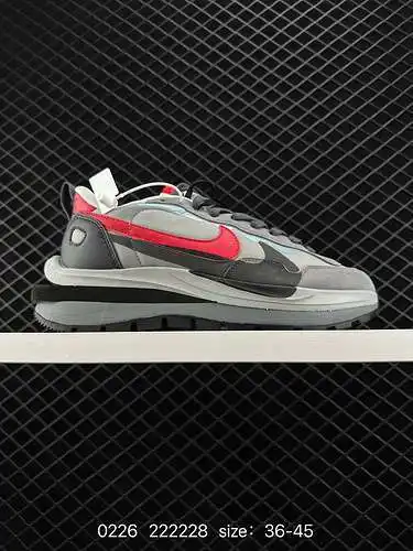 Caja de regalo original de 4 Nike Ldwaffle / Sacai hecha de tejido homólogo, material de semimalla t