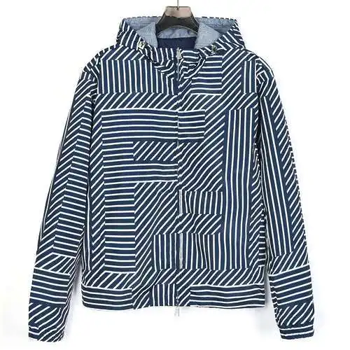 FD/Fendi FD 24FW chaqueta reversible a rayas blancas y negras con capucha