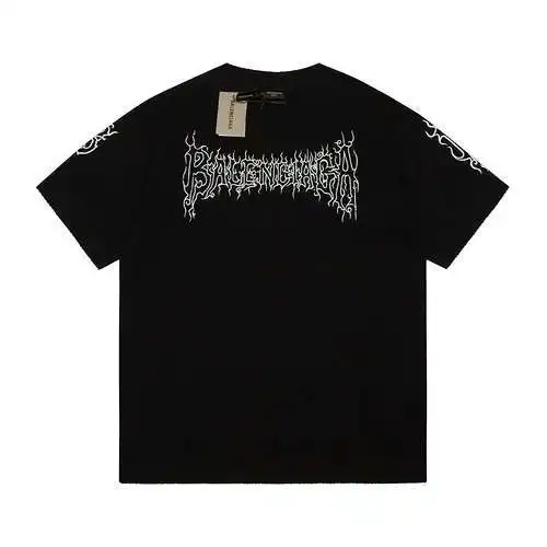 Camiseta con letras desgastadas en llamas BLCG/Balenciaga