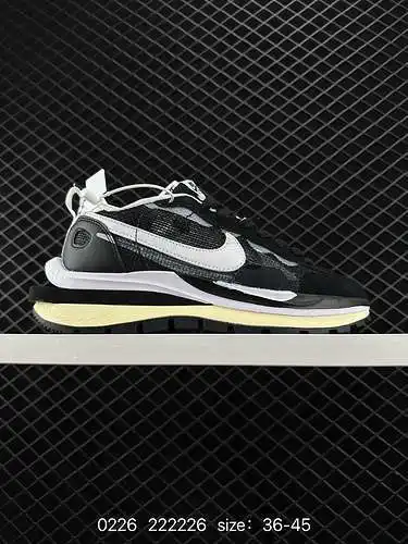 3 técnicas de deconstrucción auténticas de Nike Sacai Familiar, Swoosh superpuesto, lengüetas dobles